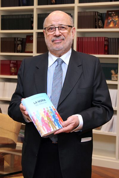 Xabier Añoveros, vicepresidente de la RAED, presenta  su primera novela 